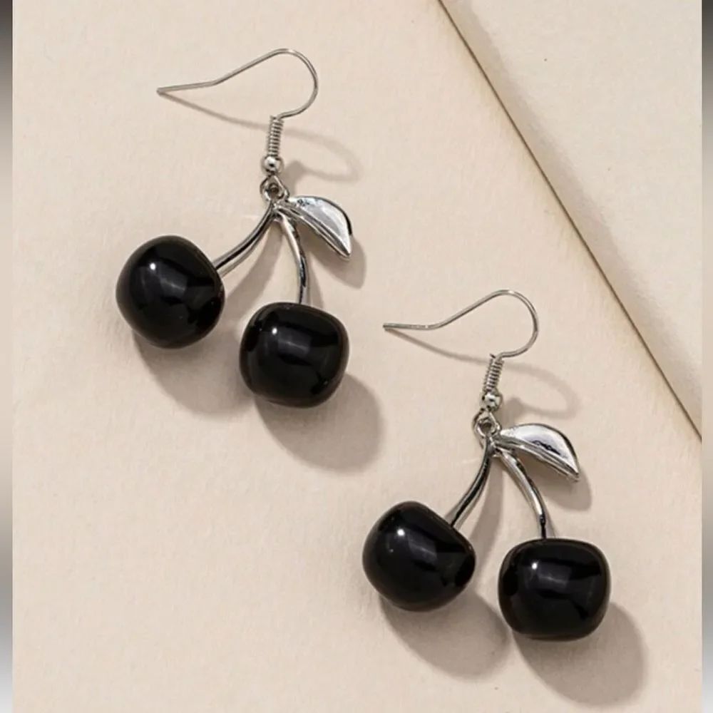 black cherry earrings A1390